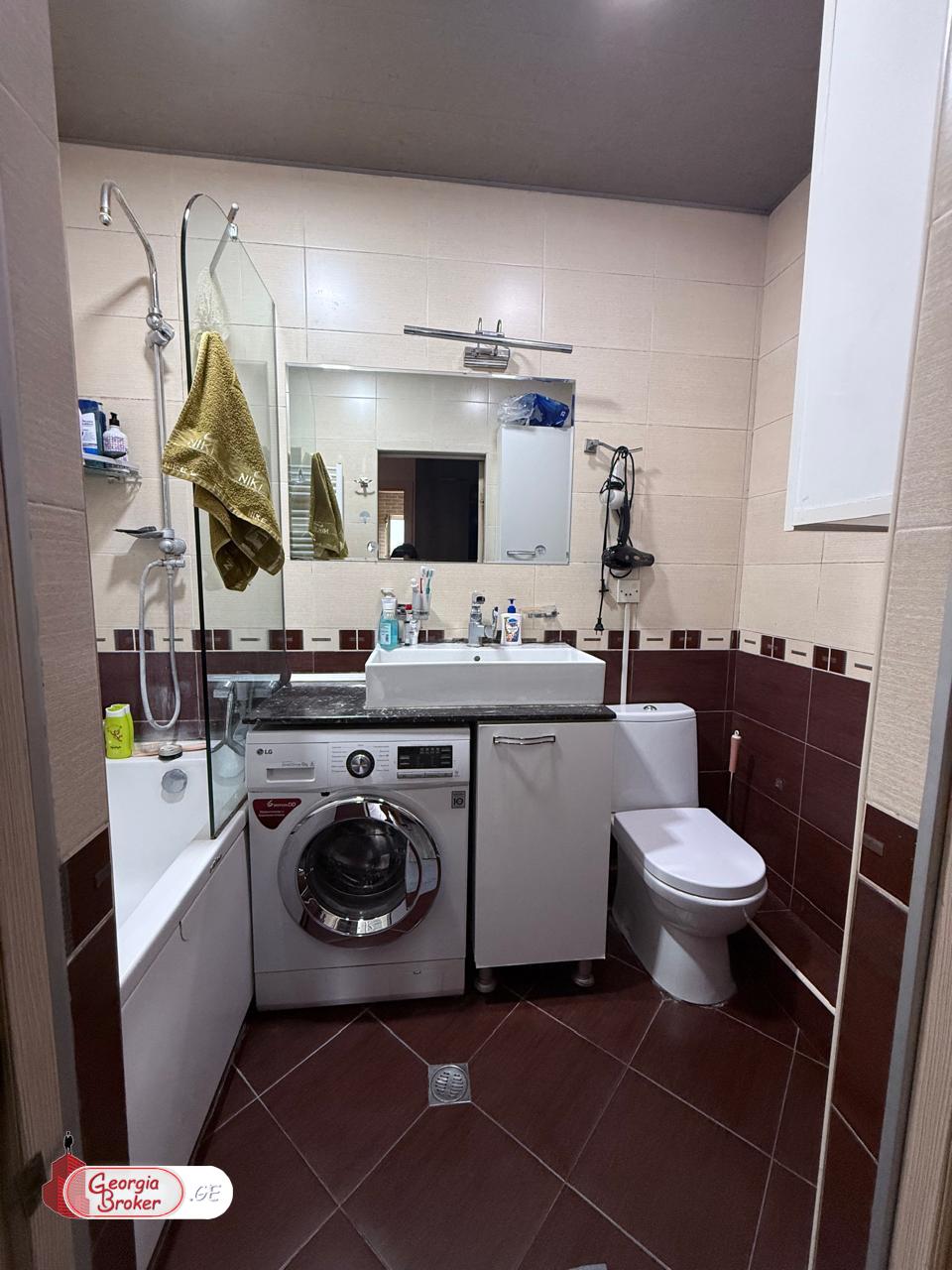 იყიდება ახალი გარემონტებული 3 ოთახიანი ბინა